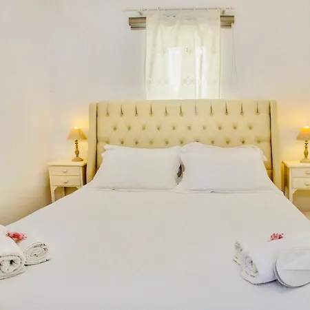 Holiday home Renthousetinos