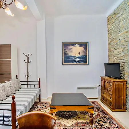 Holiday home Renthousetinos *