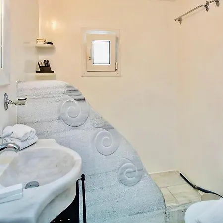 Holiday home Renthousetinos